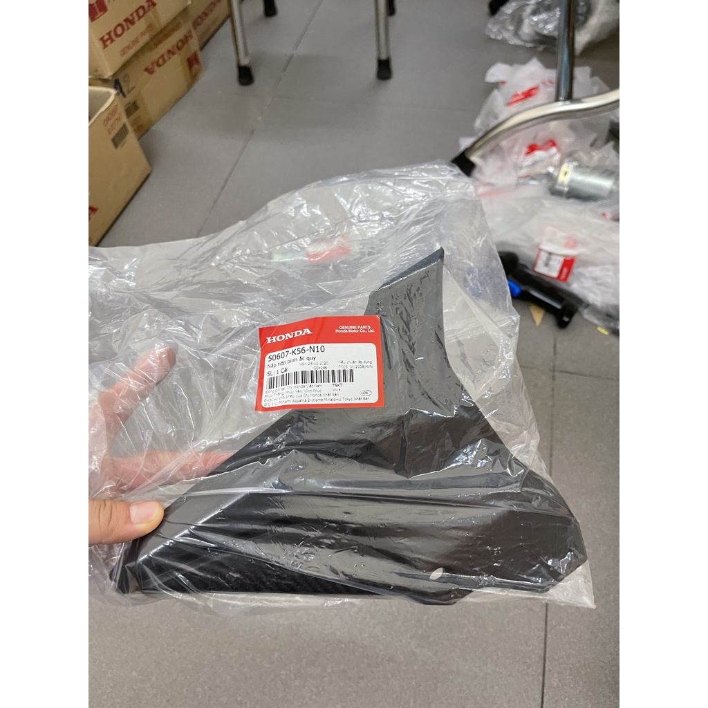 nắp hộp bình xe winner v1 hàng chính hãng 50607K56N10