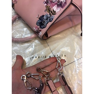 [NHẬP WBSFREE GIẢM 15%] Balo thêu Charles  Keith