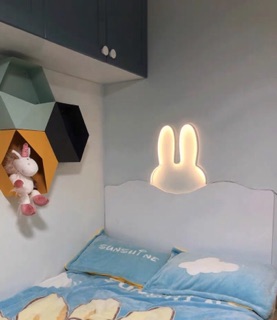 Đèn ngủ tai thỏ để đầu giường