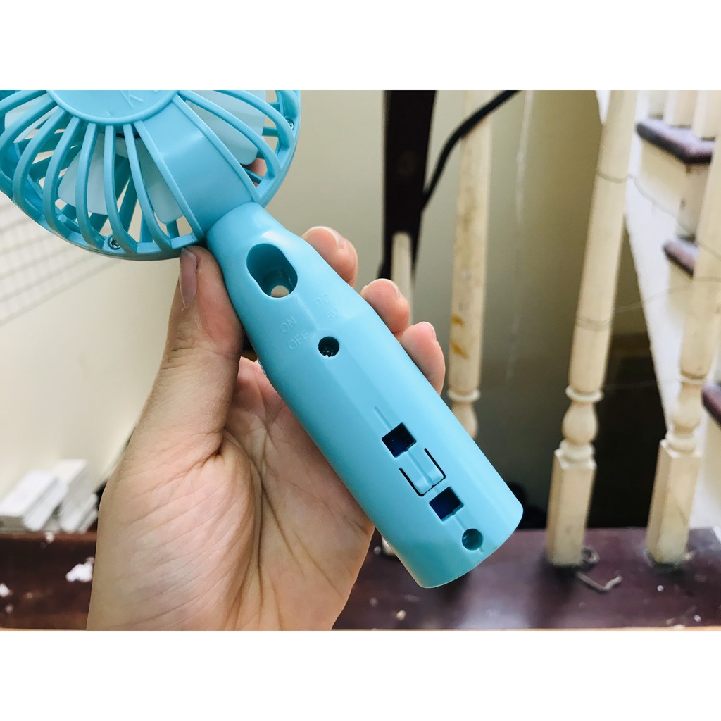 Quạt mini cầm tay phun sương KD 135 siêu tiện lợi