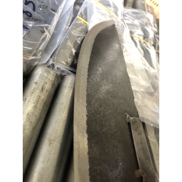 Dao lát thịt heo được làm bằng thép lưỡi cưa