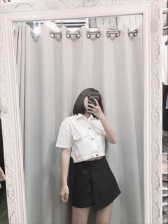 Áo sơ mi croptop túi hộp phối nút sắt