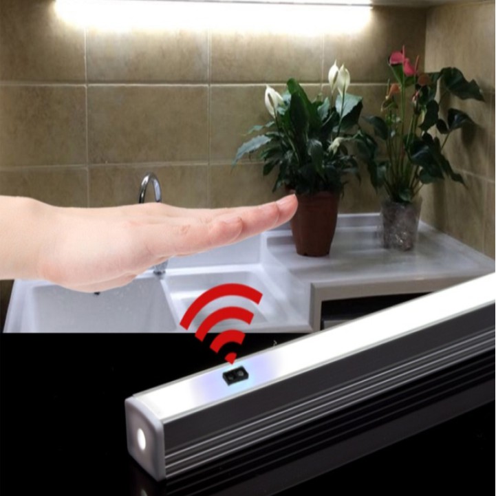 Đèn LED cảm ứng vẫy tay tắt mở lắp tủ bếp JH-C01 900mm kèm Adapter 12V2A