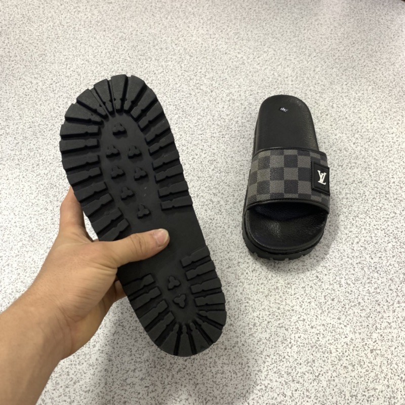 Dép Lê Đế Cao Vân Ô Thêu Mác Logo Lv Cao Su