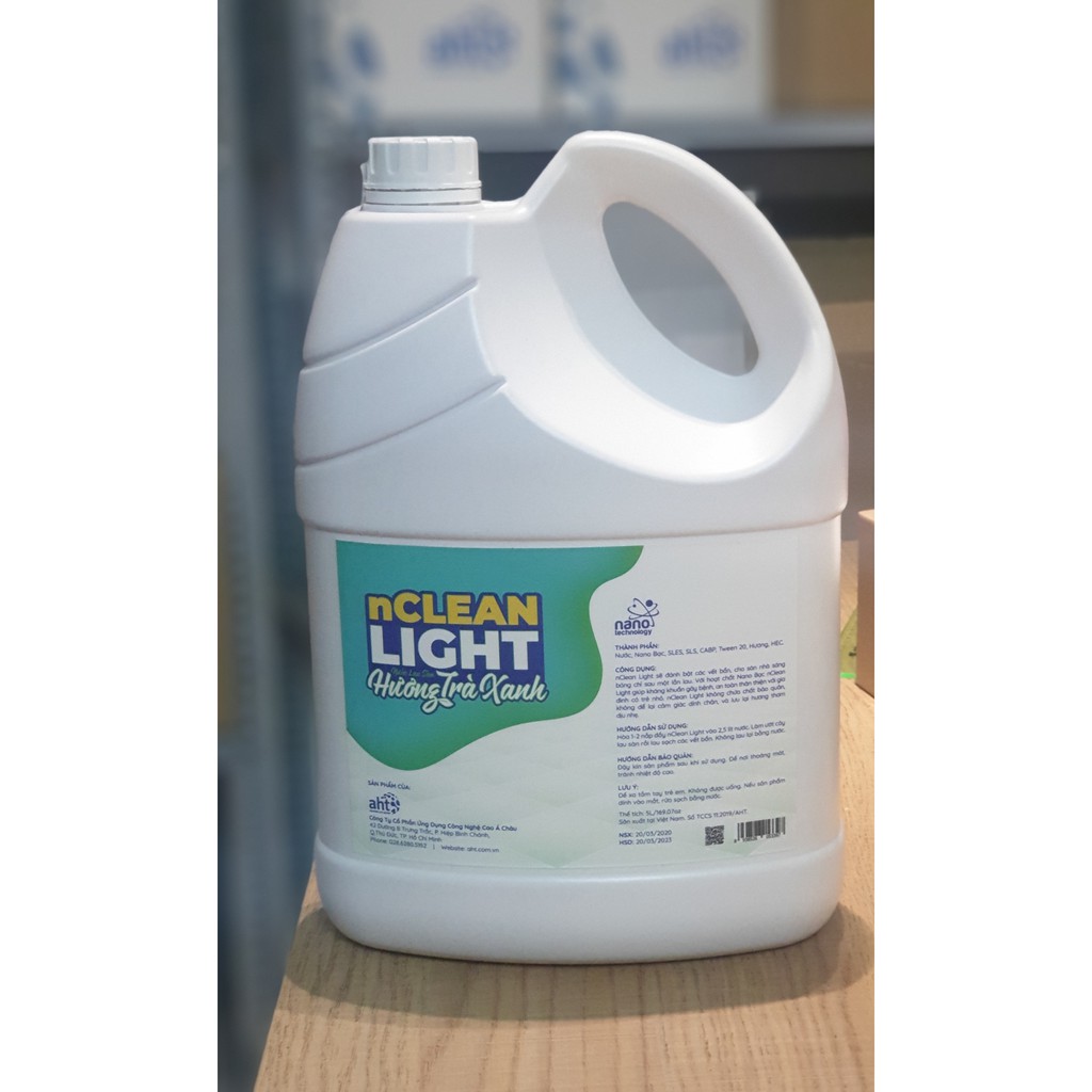 Nước lau sàn diệt khuẩn Nano bạc nClean Light - can 5 lít, hương trà xanh dịu nhẹ, lau xong không tanh, an toàn cho trẻ