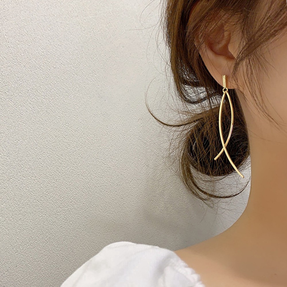 COD Hoa Tai Dáng Dài Phối Tua Rua Phong Cách Hàn Quốc