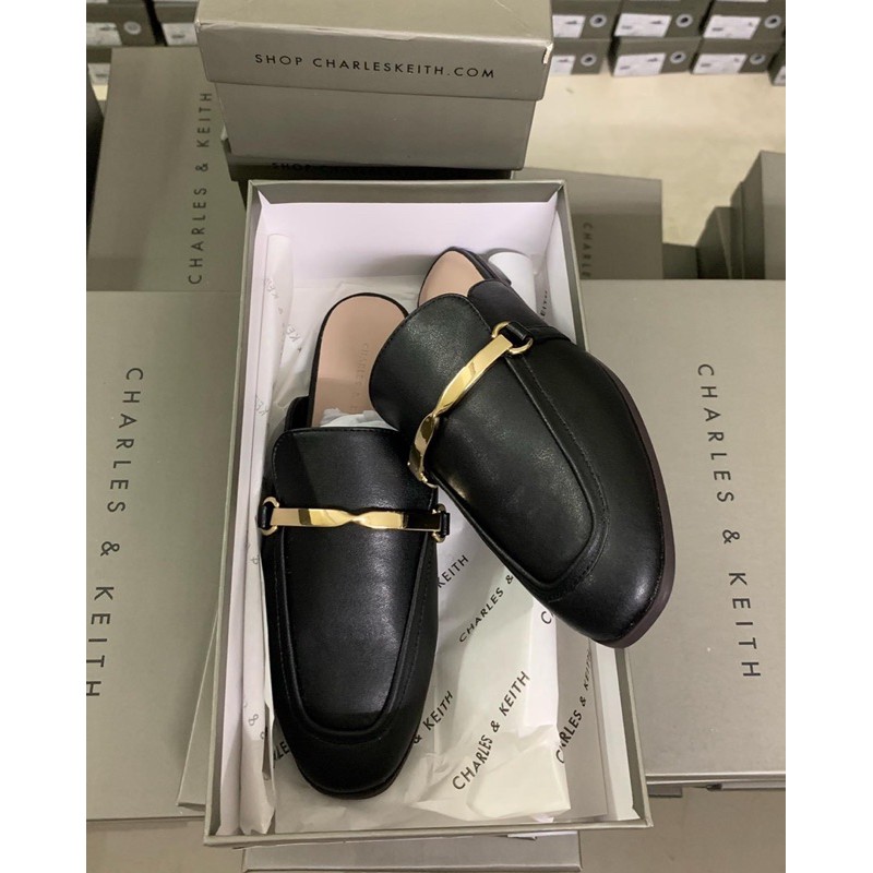 Sục Charles&Keith