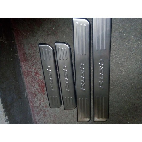 Ốp bậc trong ngoài Inox Toyota Rush