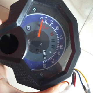 Đồng hồ kim Xmen báo vận tốc và pin