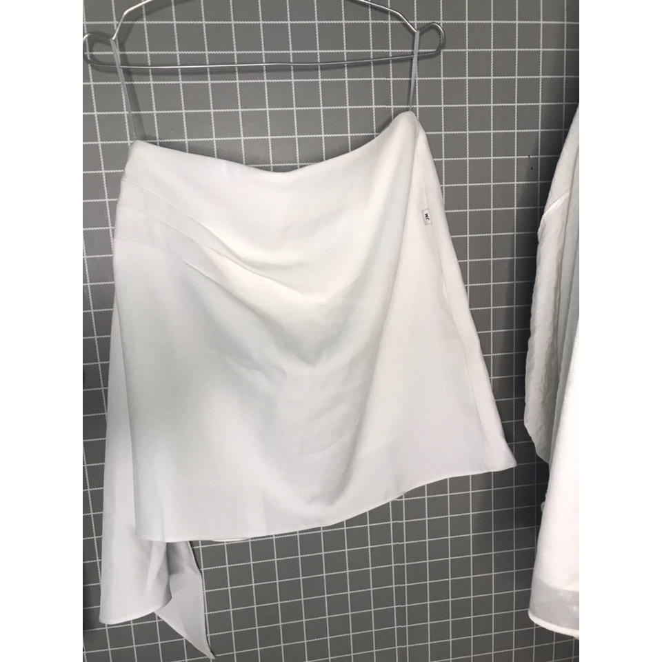 Pass chân váy trắng JM size L newtag