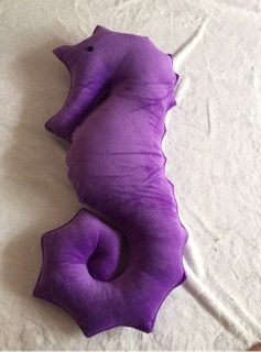 Gối ôm cá ngựa handmade dài 1m