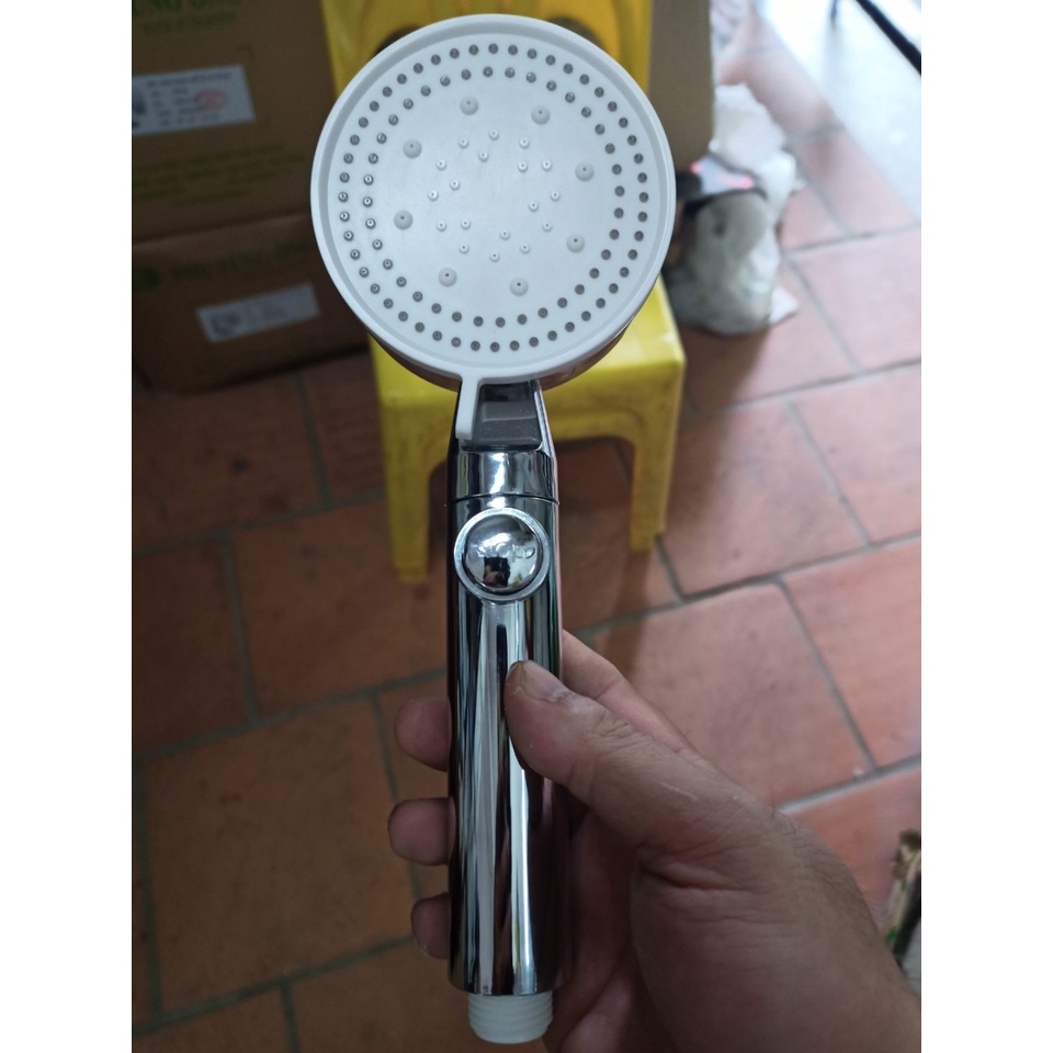 Vòi hoa sen tăng áp 300% đóng mở trên thân , có 4 chế độ nước , lỗ to thân vòi sen dày