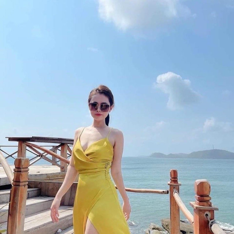 Đầm váy maxi vàng đi biển nút eo xẻ tà