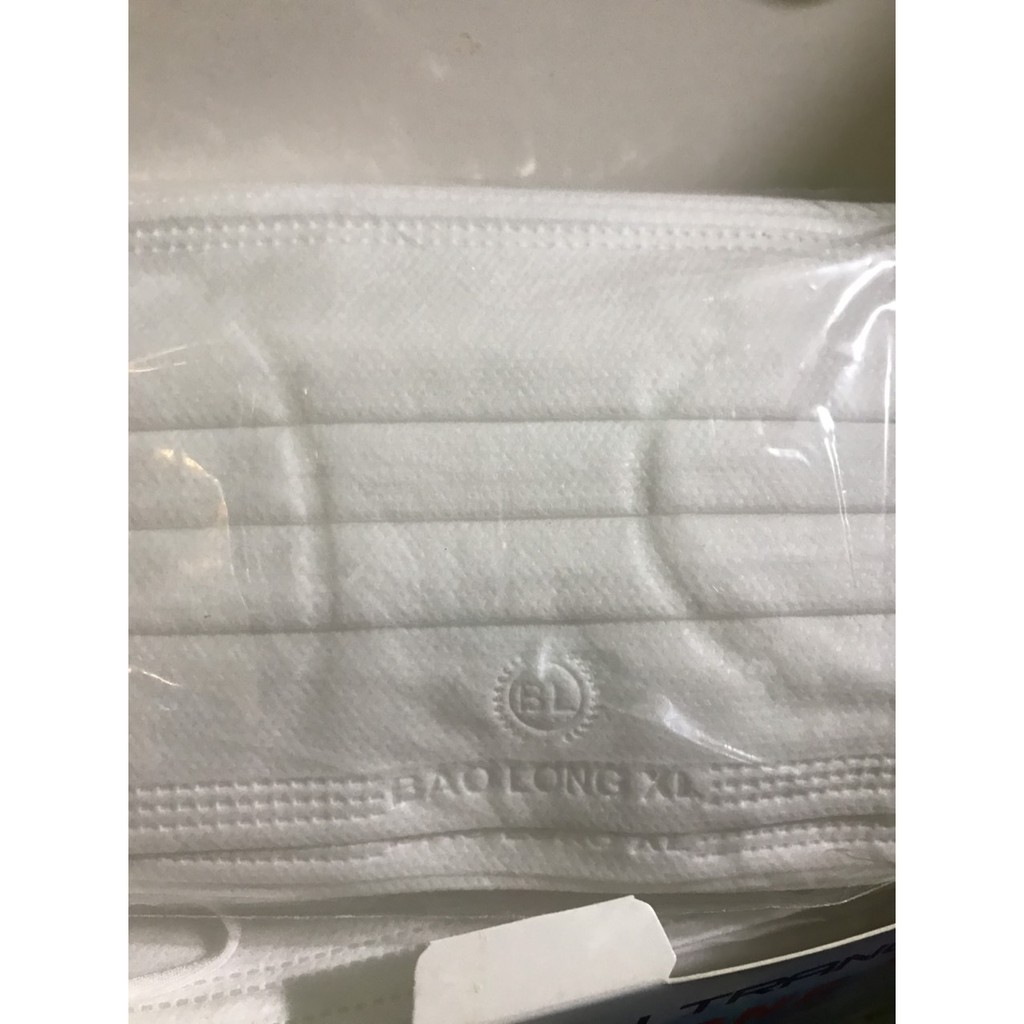 Hộp khẩu trang y tế 4 lớp màu trắng nhãn hiệu Bảo Long XL, có lớp kháng khuẩn Hải Triều Sports