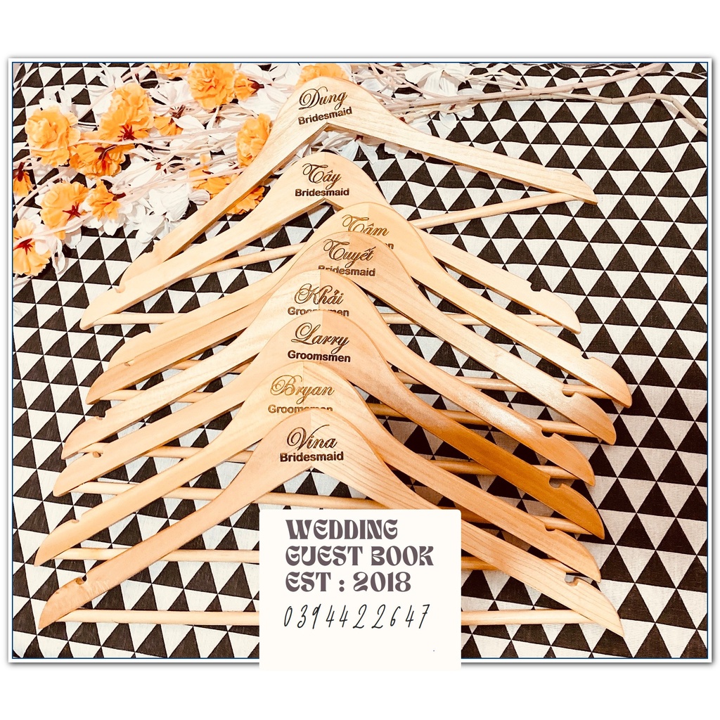 Móc Treo Quần Áo Bằng Gỗ Khắc Chữ Phong Cách Vintage Cho Cô Dâu Chú Rể| Thao Wedding Guestbook