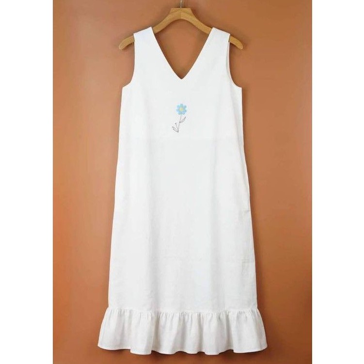 Đầm trắng linen thêu hoa