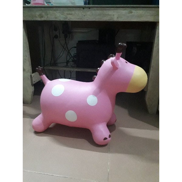 Thú nhún bơm hơi hình con bò cho bé yêu