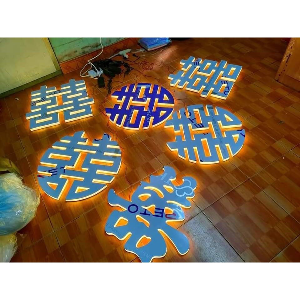 Chữ hỷ alu vàng gương có đèn led sang trọng