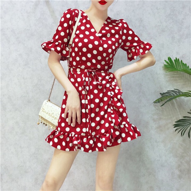 Đầm kiểu chấm bi tay bèo