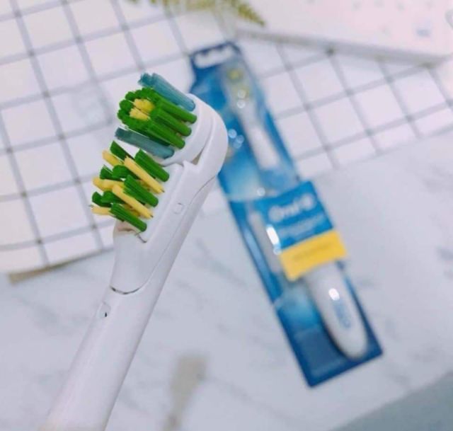 Bàn chải đánh răng điện Oral B