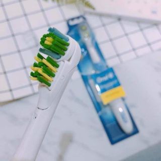 Bàn chải đánh răng điện Oral B
