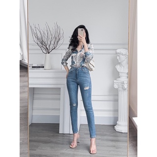 Áo sơ mi lụa hoạ tiết báo xanh