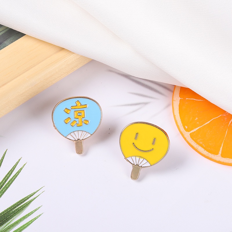 Ghim Cài Áo Hình Quạt In Hoa Mặt Cười Sáng Tạo