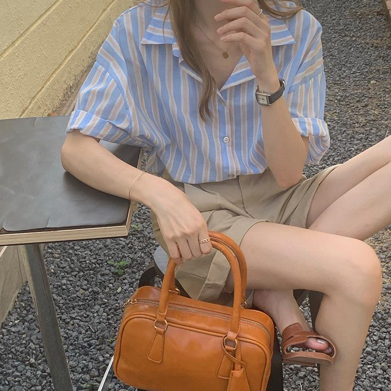 Set Áo Sơ Mi Ngắn Tay Họa Tiết Kẻ Sọc Và Quần Short Lưng Cao Thời Trang Cho Nữ