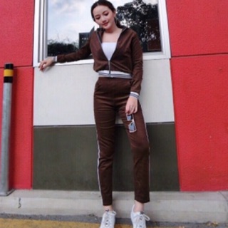 set Bộ thể thao kèm áo croptop