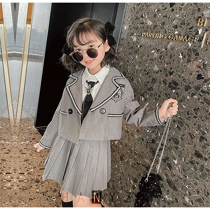 Bộ váy bé gái xếp ly cùng áo vest phong cách học sinh Hàn Quốc