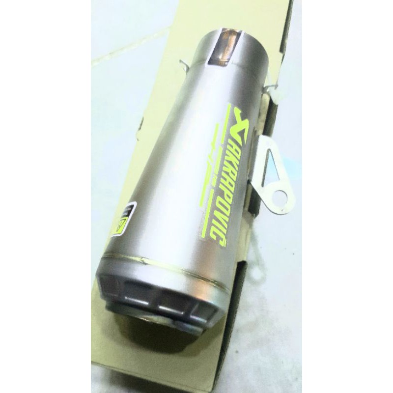 PÔ AKRAPOVIC titan mặt lưới