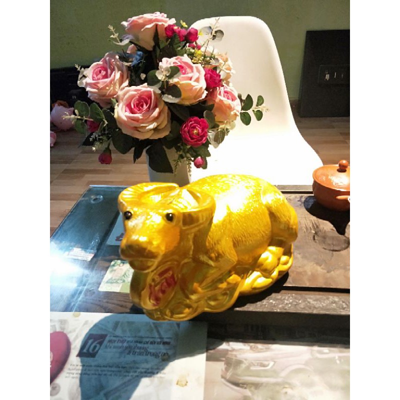 Trâu vàng tiết kiệm may mắn tài lộc