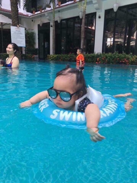 Phao bơi chống lật giữ an toàn hơn cho bé khi đi bơi