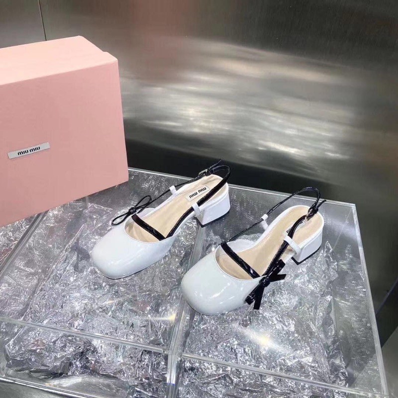 Giày Miumiuu gót vuông quai nơ hở gót đen trắng