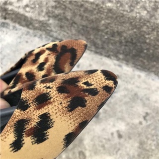 Giày bệt da báo