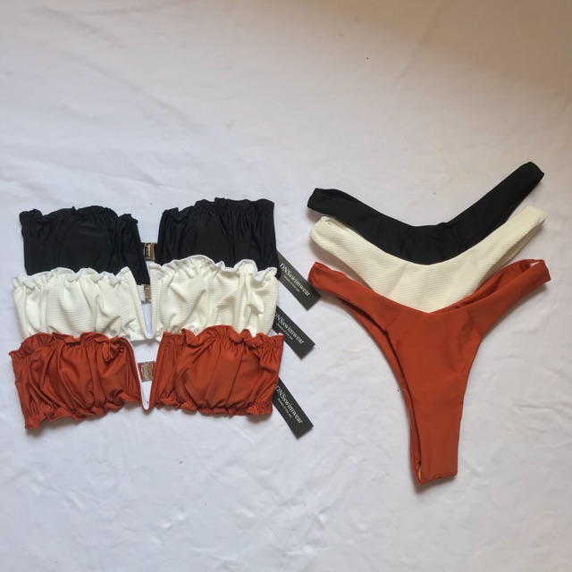 Bikini cúp ngực khoét sâu