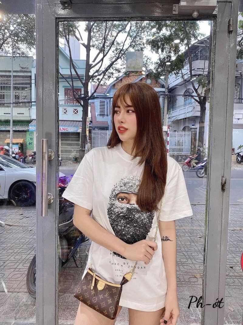 Áo phông in hình mặt nạ cute hót trend