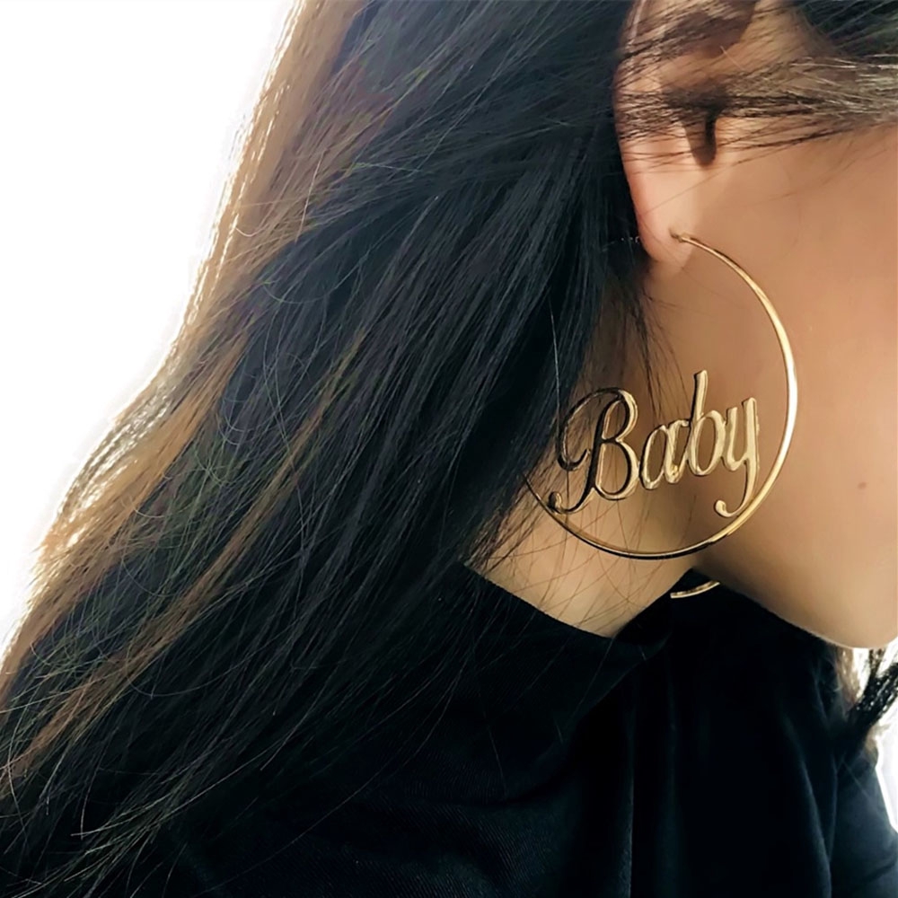 Đôi Khuyên Tai Hợp Kim Dạng Vòng Có Khắc Chữ Đầy Cá Tính