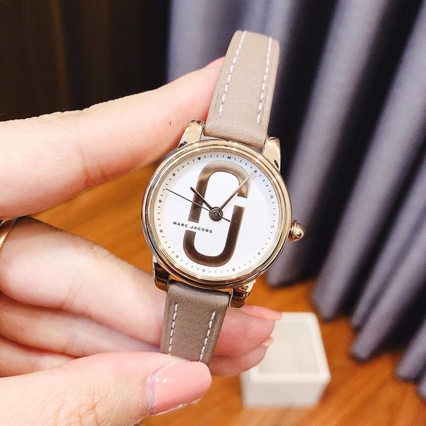 Đồng Hồ Nữ Marc Jacobs MJ1581 - Nền Mặt Số Logo Thương Hiệu - 28mm