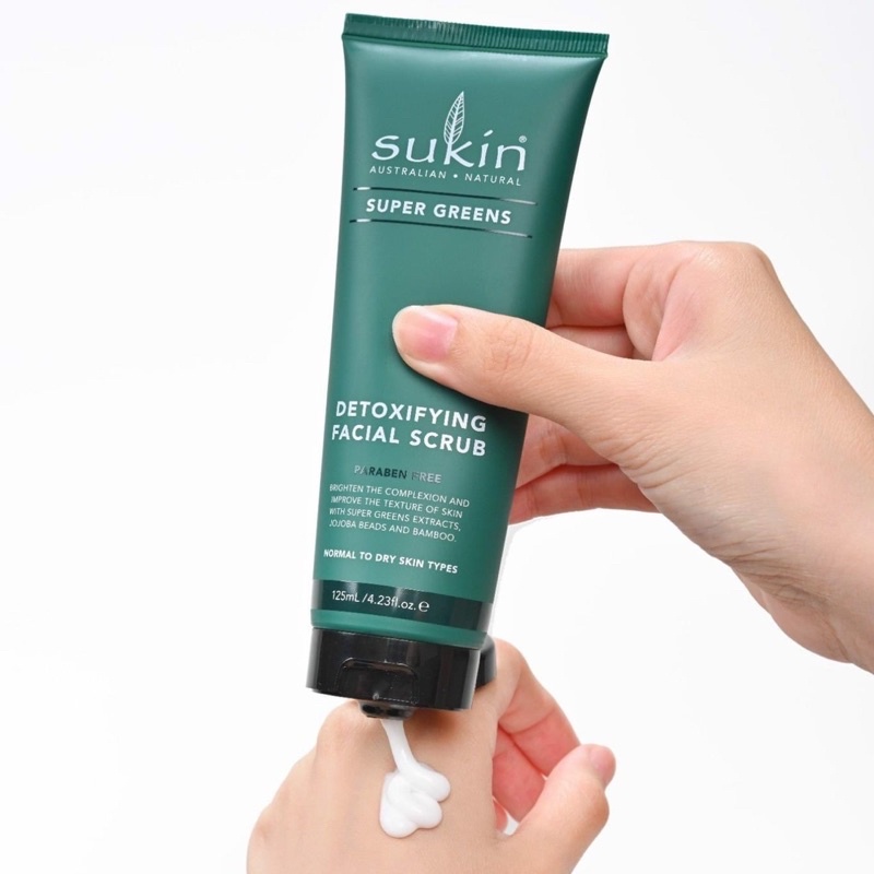 Kem tẩy tế bào chết thanh lọc detox da Sukin Super Greens Detoxifying Facial Scrub