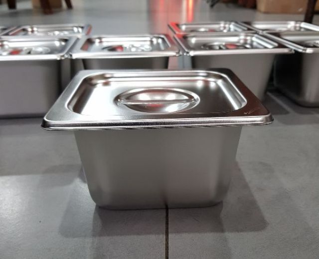 Combo 1 kệ và 4 bộ khay inox đựng gia vị ( thùng inox để khay gia vị)