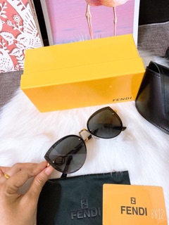 Mắt kính fendi