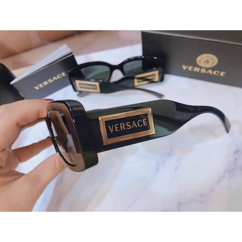 Kính Hiệu Vuông Nhỏ Có Chữ VS Versac. Hot Girl Màu Đen