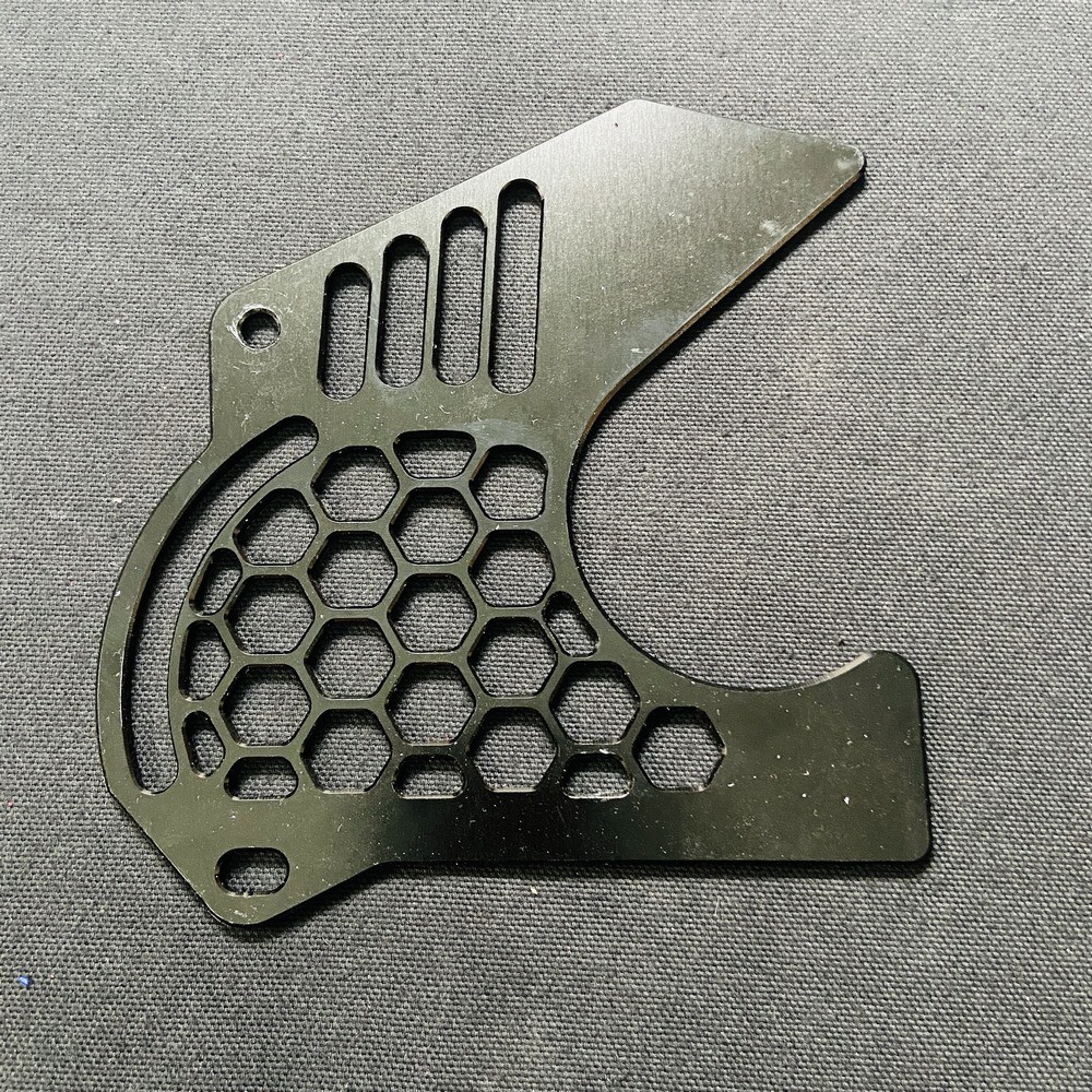 NẮP CHE NHÔNG XE MÁY, CHE NHÔNG NHÔM CNC NGUYÊN KHỐI GẮN XE EXCITER 155 MẪU MÃ ĐỘC ĐÁO