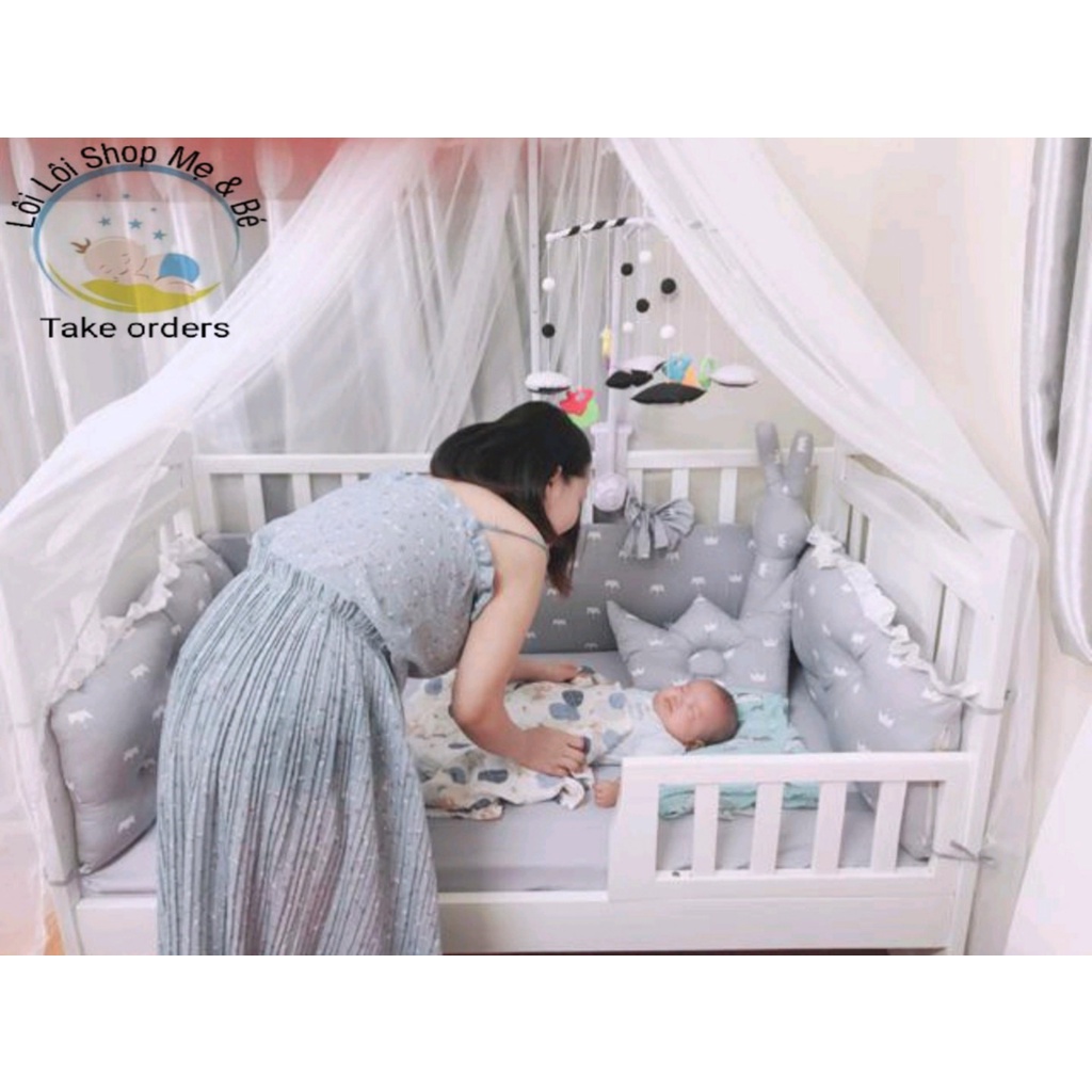 Quây cũi, ga, gối và thú ôm cho bé yêu