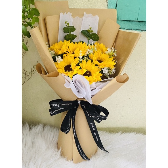 Bó hoa 7 bông hướng dương sáp tặng quà lễ tốt nghiệp