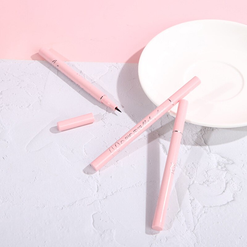 [Hàng mới về] Bút kẻ mắt dạng lỏng màu đen không thấm nước có đầu đóng dấu hình cánh phong cách hàn quốc | BigBuy360 - bigbuy360.vn