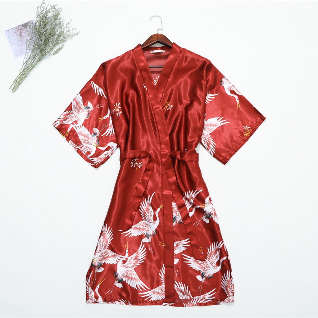 Áo choàng ngủ lụa cao cấp kiểu kimono in hình chim hạt sang trọng với màu đỏ đậm quyến rũ