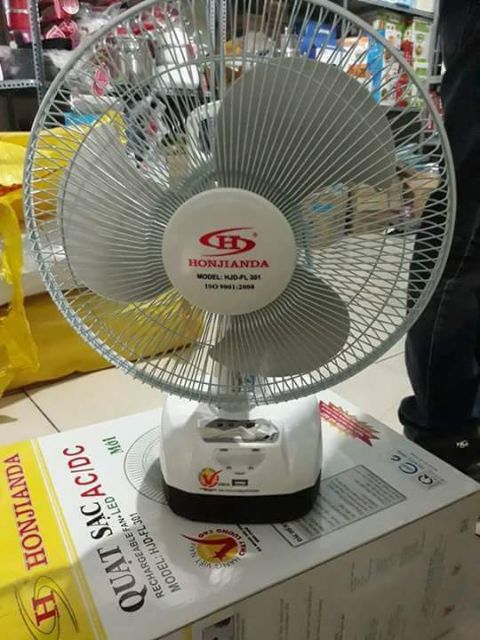 Quạt tích điện hàng đầu VN tích điên lưu ý  hàng e bán là loại hai bình ắc quy nhé bảo hành  tam tháng nhé có video  kèm | BigBuy360 - bigbuy360.vn