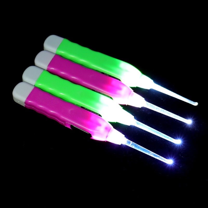 Dụng cụ lấy ráy tai có đèn cho bé